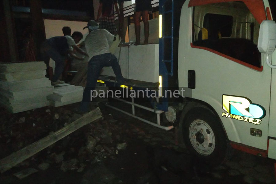 Panel Lantai #14